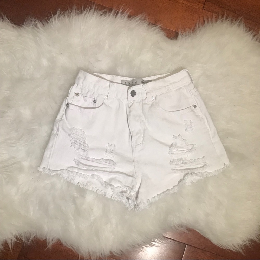 RIPPED HIGH WAISTED SHORTS